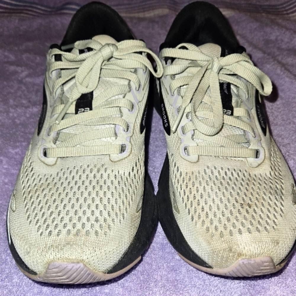 Brooks Adrenaline GTS 23 Womens Running Shoes - Picture 3 of 9